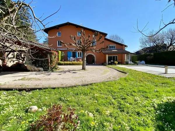 Maison 8 pièces 220 m²