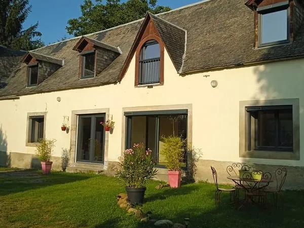 Ensemble maisons + appartement
