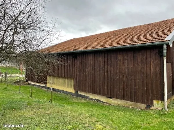 Grange avec petit verger