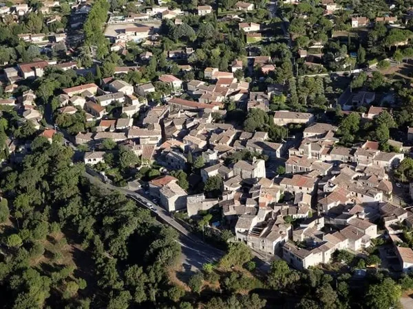Terrain 700 m²