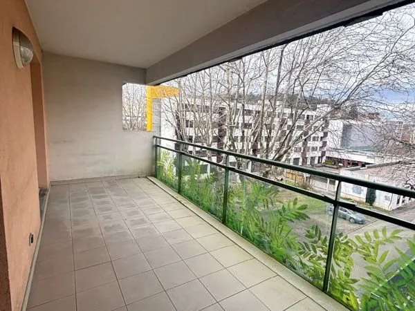 Charmant T1 bis rénové de 31m² avec terrasse et parking - Proche tram et commodités