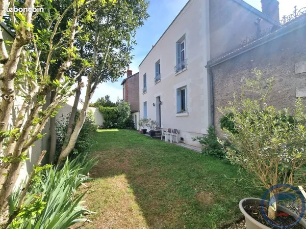 Maison 10 pièces 242 m²