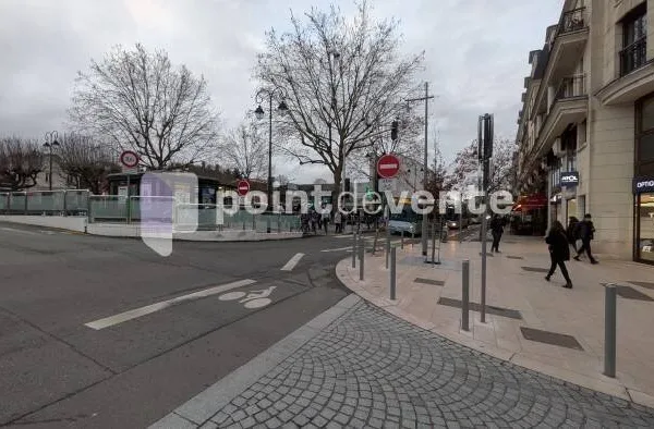Local commercial 115 m²