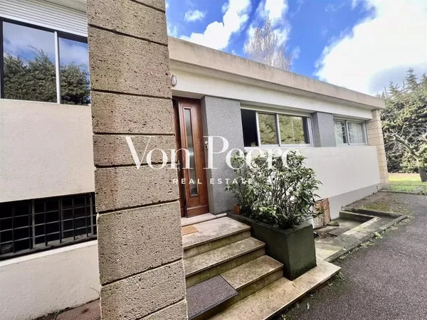 Maison à vendre à Arles avec piscine et grand garage