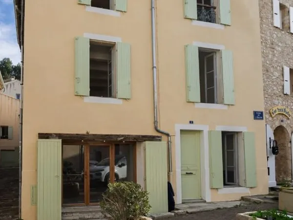 VENTABREN - CENTRE VILLE HISTORIQUE - MAISON DE VILLE - T5 - 140 M2 - 465 000€