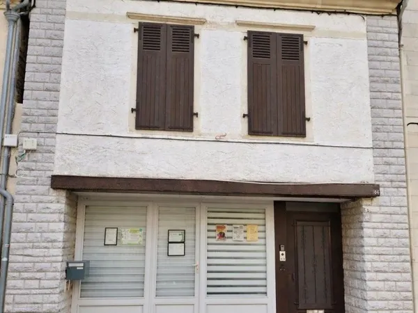 Immeuble à rénover, 230m2, 3 logements et local commercial