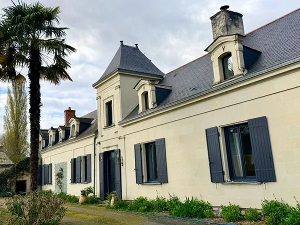 Demeure de caractère du XVIIIe siècle au coeur d'un écrin de verdure - Varennes sur Loire