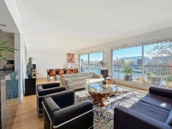 APPARTEMENT FAMILIAL AVEC BALCON VUE SEINE
