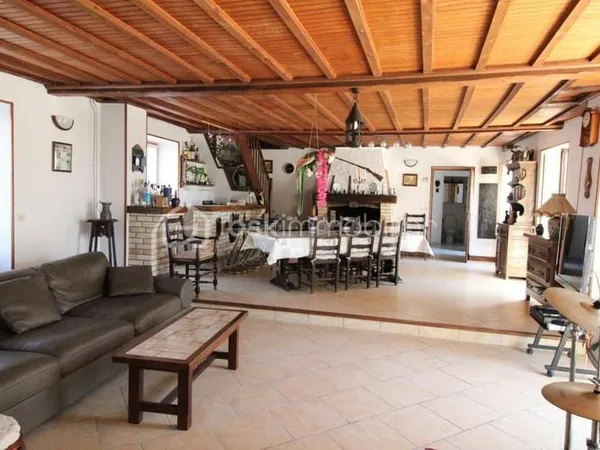 Maison 6 pièces 225 m²
