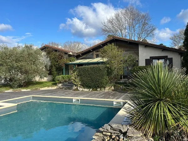 VENTE : maison de 5 pièces (125 m²) à MIOS
