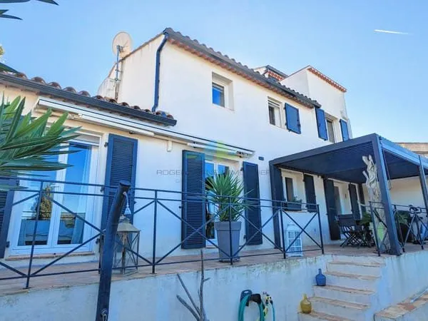 Charmante villa rénovée avec piscine en plein coeur du centre ville de Sainte-Maxime