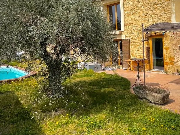 Maison en pierres en provence + maisonette + piscine +dépendance