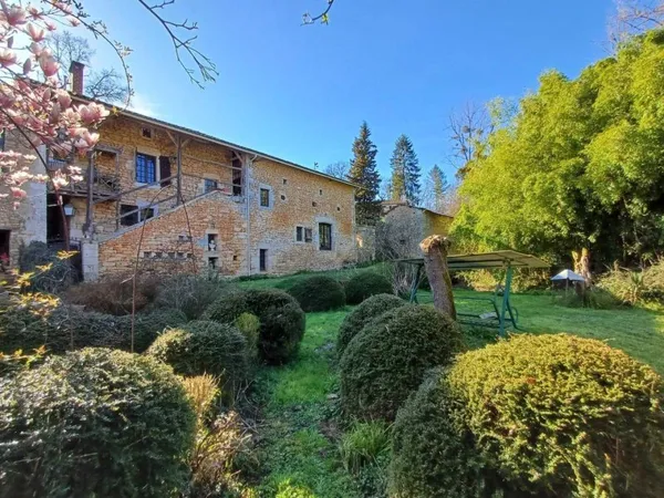 Maison 6 pièces 245 m²