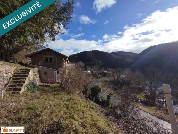 Maison d'habitation sur terrain attenant