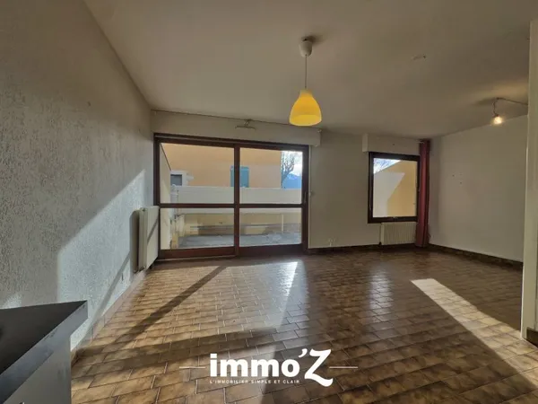 VOIRON, BEAU T1 AVEC TERRASSE