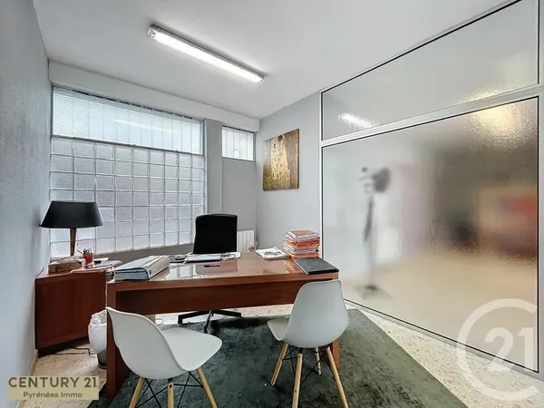 Bureau 65 m²