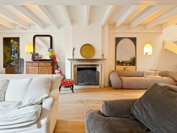 Maison à vendre 7 pièces GRILLY (01)