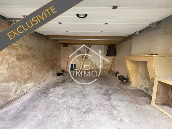 Castillon-la-Bataille : Garage avec étage de stockage -