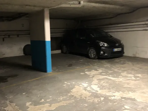 Loue parking - 12m²