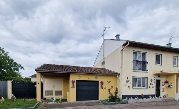Maison à vendre 5 pièces proche CONTREXEVILLE (88) avec VERANDA, GARAGE et TERRAIN clos