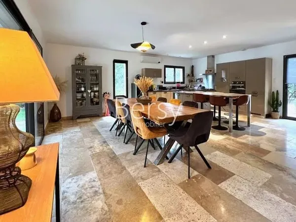 Villa 8 pièces 205 m²