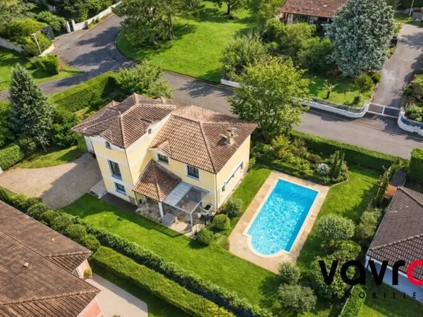 Villa 6 pièces 202 m²