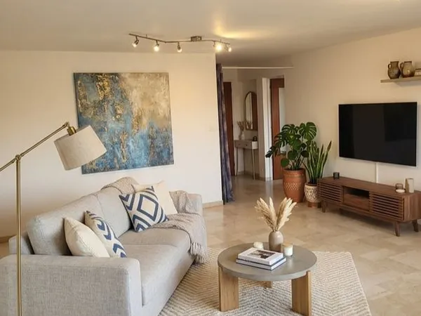 Hyeres gambetta 80m2 plein centre dernier etage ensoleille belle vue