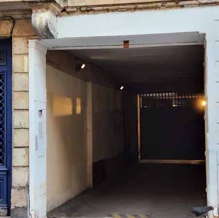 Parking moto - rue du Palais Gallien