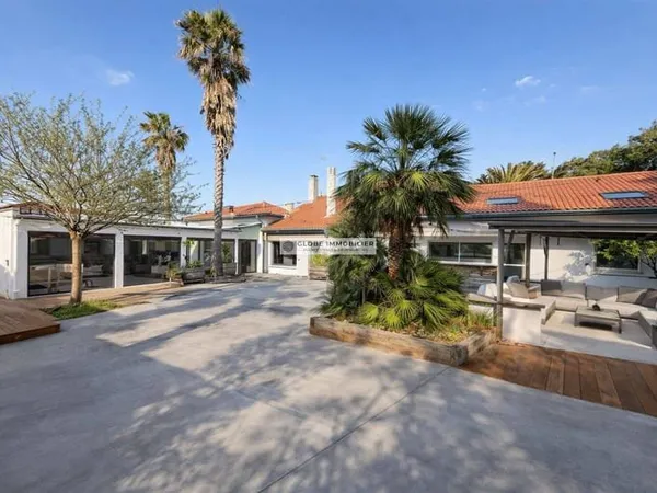 Maison 8 pièces 488 m²
