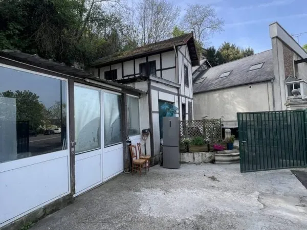 Entrepôt 150 m²