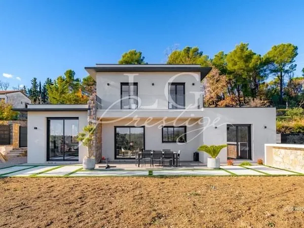 Villa contemporaine avec vue panoramique sur Tourrettes