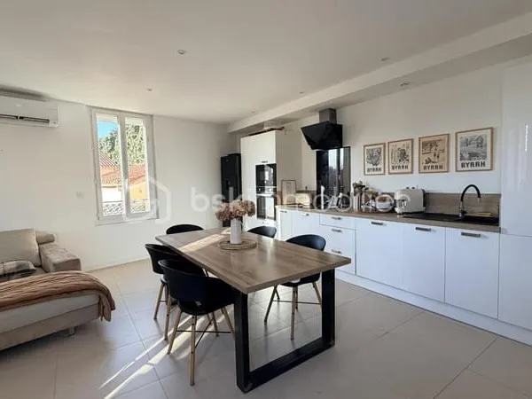MAISON ENTIÉREMENT RENOVÉE AVEC GARAGE
