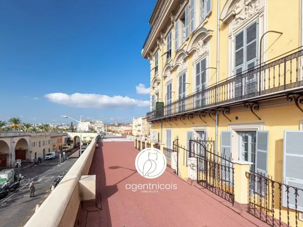 Nice // Vieux Nice - Cours Saleya : 4 pièces - Rénové - Matériaux Luxueux