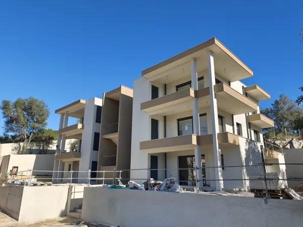 APPARTEMENT T2 AVEC TERRASSE ET ESPACE JARDIN PROCHE DU CENT