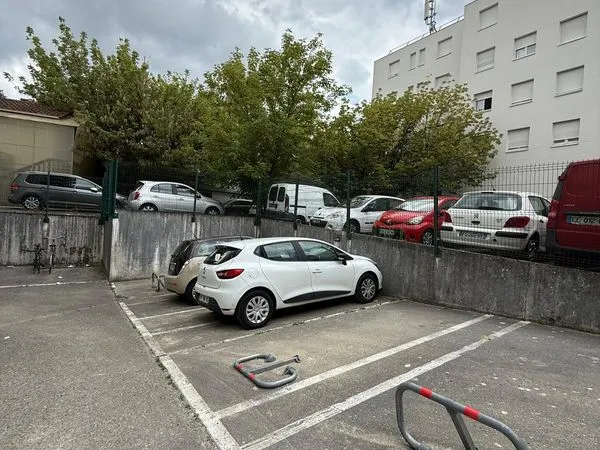 Stationnement Location Bordeaux   65€