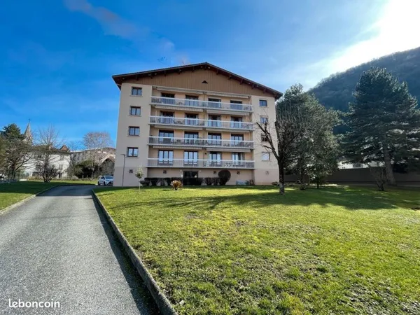 Beau T5 Domène dernier étage avec ascenseur vue exceptionnelle