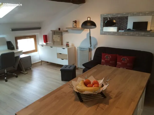 Studio plein centre dans immeuble classé