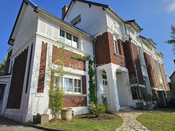 Maison 8 pièces 240 m²