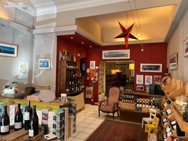 CAVE A VIN "avec patio intérieur " idéal pour les dégustations