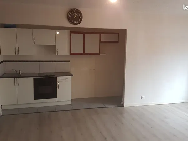 T3 loué 72,9 m² - entrée indépendante + cour - opportunité