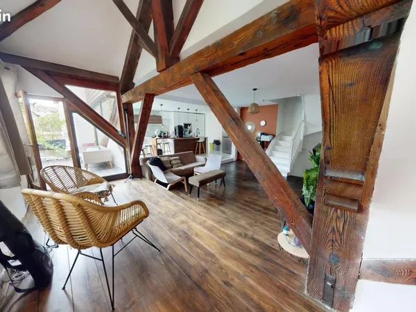 Appartement 9 pièces 11 m²
