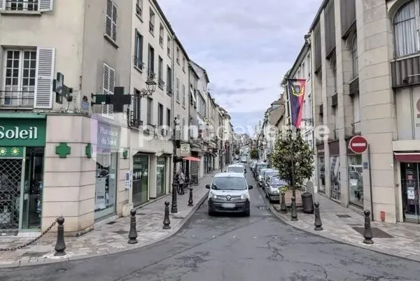 Local commercial 892 m²