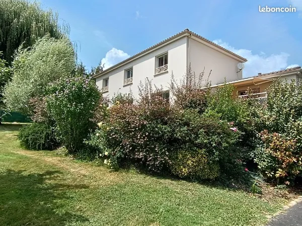MAISON CONTEMPORAINE 7 pièces - 197 M2