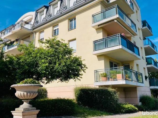 Appartement T2 grand balcon dans résidence arborée