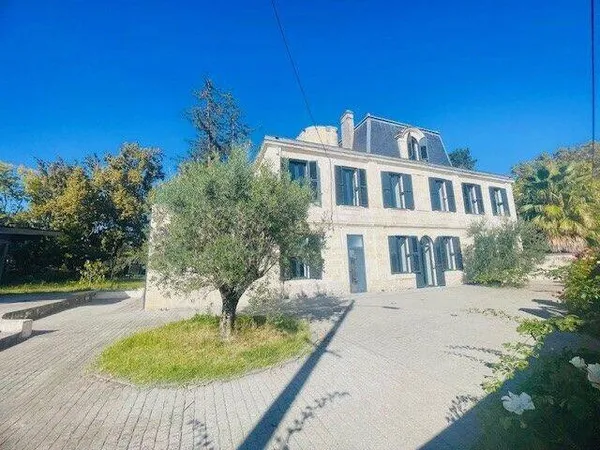 Maison de ville 280 m²