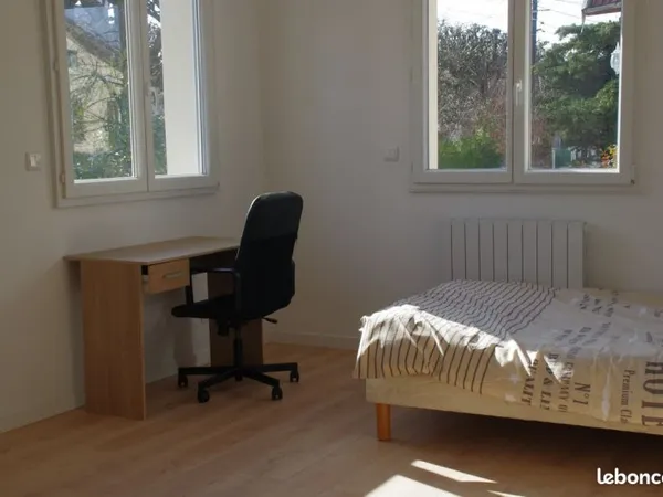 Chambres avec SDB à louer dans maison en colocation, centre ville chelles proche gare CHELLES Gourna