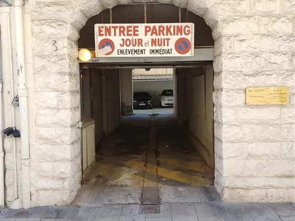 Nice-centre ville :A vendre place de parking coeur de ville située proche Jean Medecin