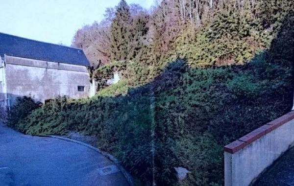 Terrain de 500m2 constructible sur 246m2 doté d'un permis pour une habitation de 98m2