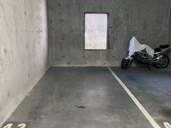 Place de parking proche de la gare de Vertou