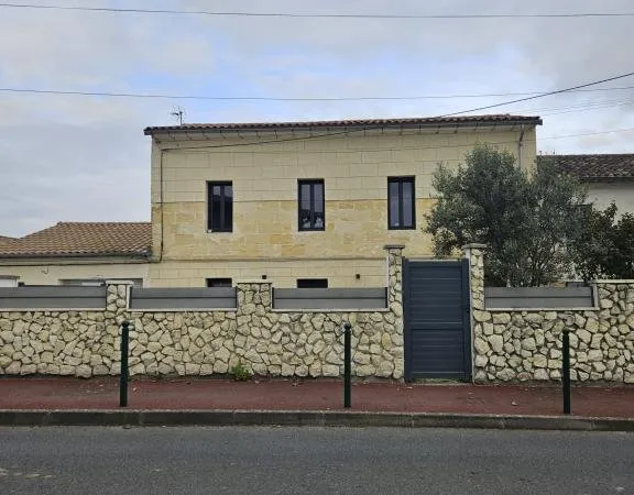 Maison mitoyenne de 220 m2 à SAINT-GERMAIN-DU-PUCH